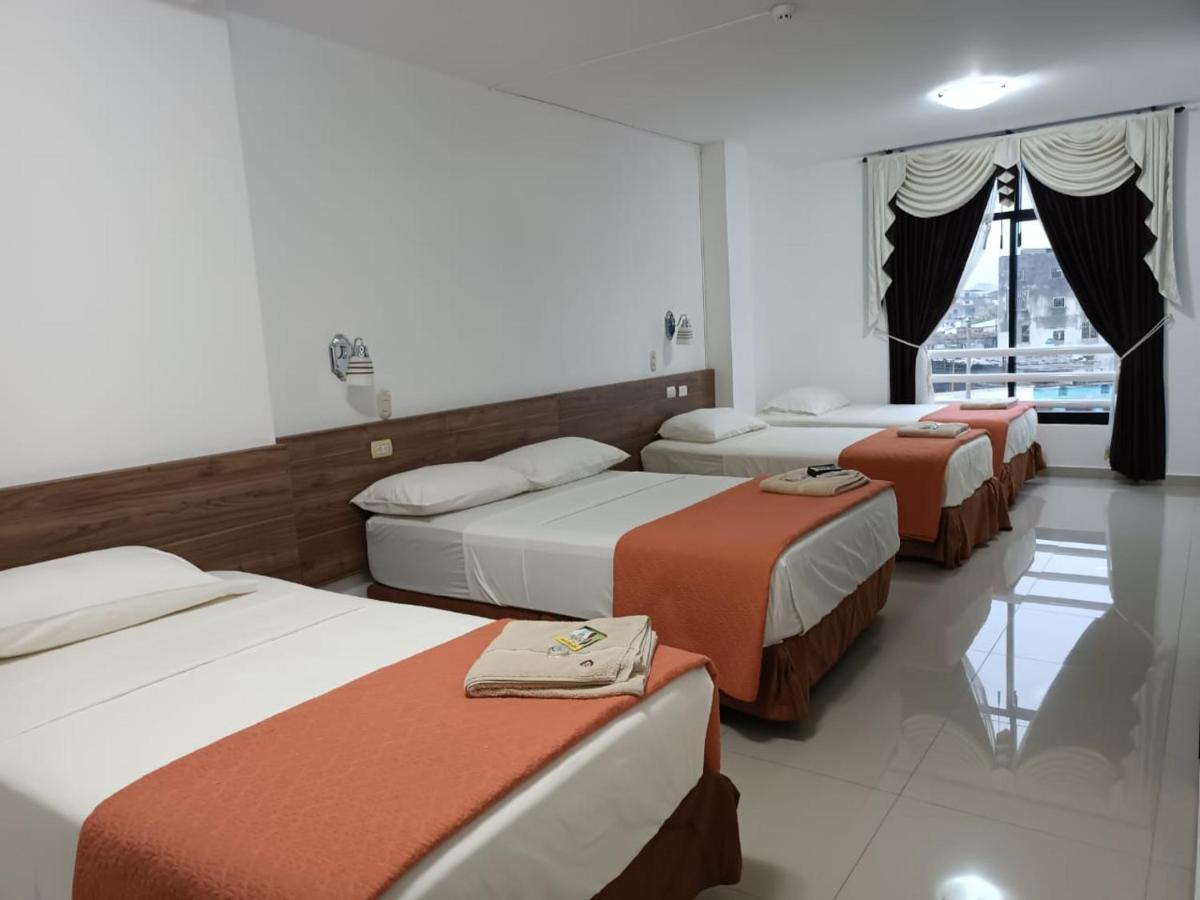 Hotel Quezada Hermanos Santo Domingo de los Colorados Esterno foto