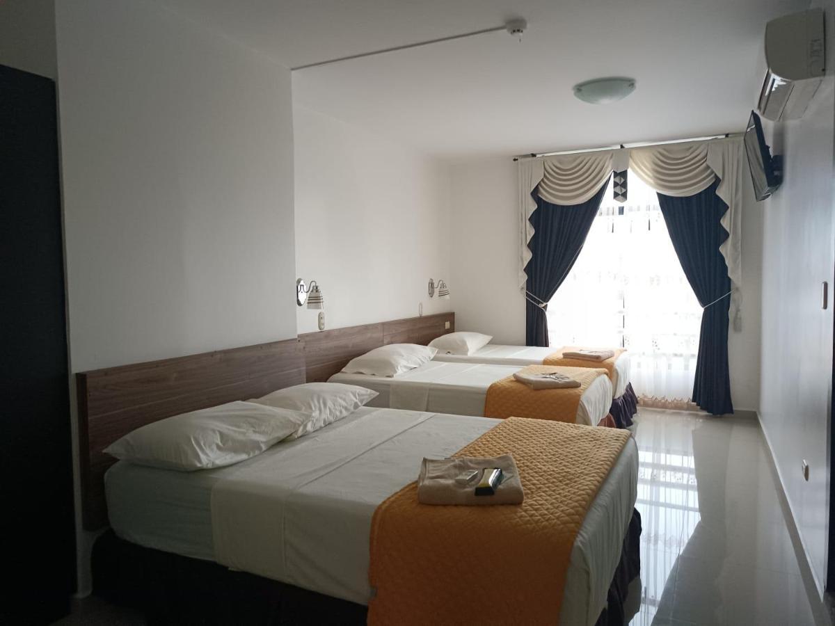 Hotel Quezada Hermanos Santo Domingo de los Colorados Esterno foto