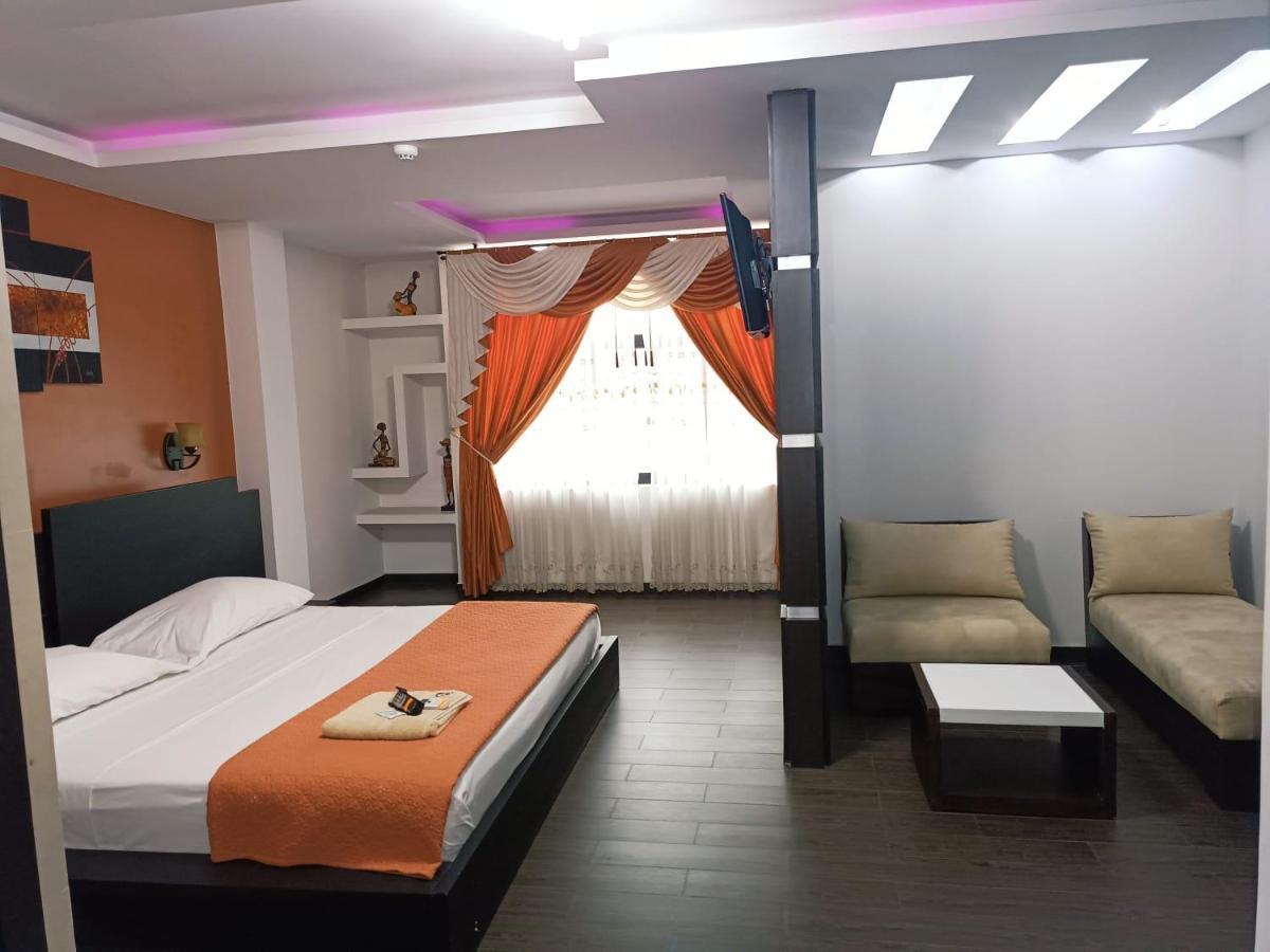 Hotel Quezada Hermanos Santo Domingo de los Colorados Esterno foto