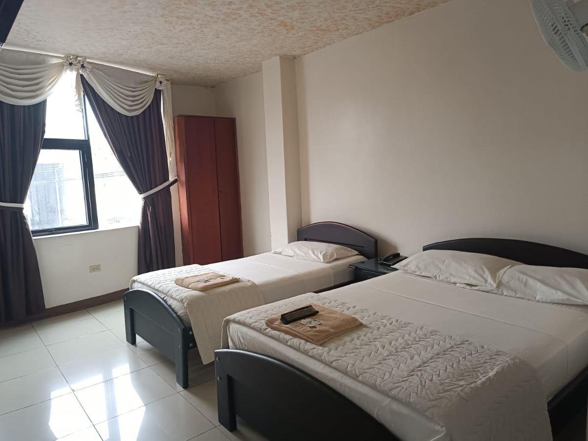Hotel Quezada Hermanos Santo Domingo de los Colorados Esterno foto